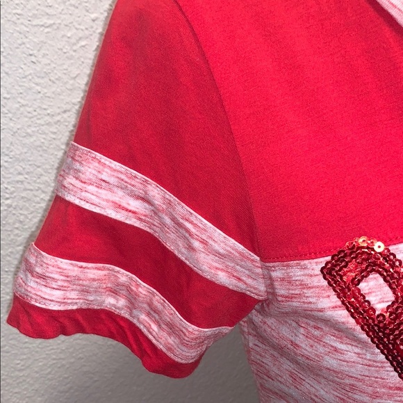 New Era Genuine Merchandise Red and White Sequined Texas Rangers Tee - Picture 5 of 10